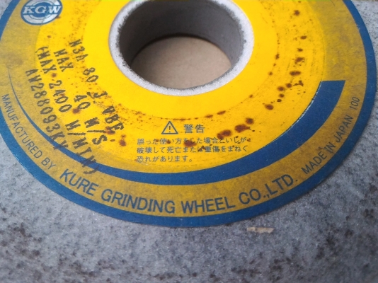 วงล้อหินเจียร์ยี่ห้อ KURE เป็นชนิดหินขาว จากญี่ปุ่น มีสองรูปทรงแบบบางและแบบหนา