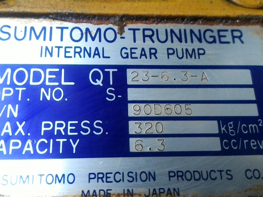 ปั้มไฮดรอลิค ยี่ห้อ SUMITOMO จากญี่ปุ่น เป็นชนิดเกียร์ปั๊ม ทำแรงดันได้ถึง 320 Kg/cm