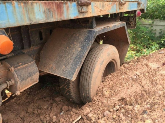 ขาย 195,000 หกล้อดั้ม ISUZU NKR 57 E เครื่อง 4BC2-100 แรงดั้ม 3 คิวยาว 3 ม.พวงมาลัยเพาร์เวอ รถพร้อมใช้เอกสารพร้อมโอน 090-772-3710 090-772-3708