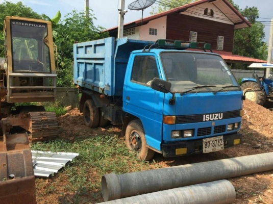ขาย 195,000 หกล้อดั้ม ISUZU NKR 57 E เครื่อง 4BC2-100 แรงดั้ม 3 คิวยาว 3 ม.พวงมาลัยเพาร์เวอ รถพร้อมใช้เอกสารพร้อมโอน 090-772-3710 090-772-3708