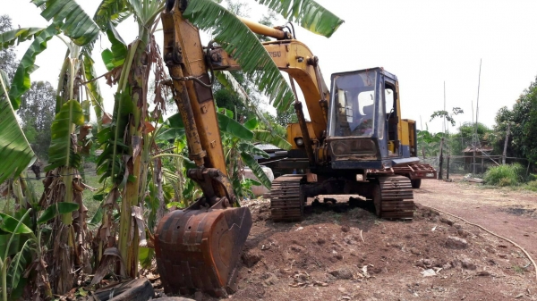 ขาย 275,000 Komatsu PC100-1 ตัวเดิน 12HT   เครื่องดี ปั้มดี  ช่วงล่างดีรถพร้อมใช้ 090-772-3710 090-772-3708