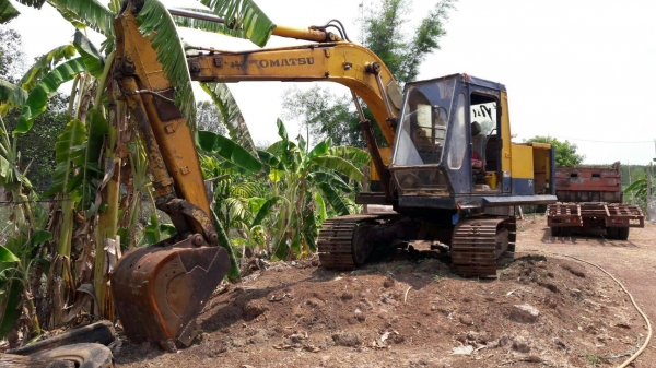 ขาย 275,000 Komatsu PC100-1 ตัวเดิน 12HT   เครื่องดี ปั้มดี  ช่วงล่างดีรถพร้อมใช้ 090-772-3710 090-772-3708