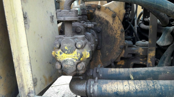 ขาย 275,000 Komatsu PC100-1 ตัวเดิน 12HT   เครื่องดี ปั้มดี  ช่วงล่างดีรถพร้อมใช้ 090-772-3710 090-772-3708
