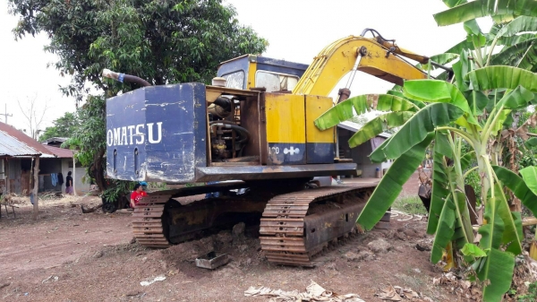 ขาย 275,000 Komatsu PC100-1 ตัวเดิน 12HT   เครื่องดี ปั้มดี  ช่วงล่างดีรถพร้อมใช้ 090-772-3710 090-772-3708