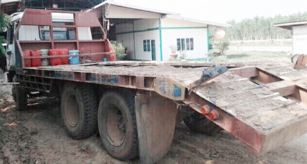 MITSUBISHI FUSO FN215 - 165 HP 6D14 สิบล้อเพลาเดียว เทรลเลอร์ท้ายลาดขึ้นรถแบ็คโฮร PC 200 ได้เลยครับ เครื่องแรงดีแน่นดี หัวเก๋งตาเหลี่ยมภายในคอนโซลสวยครบ พวงมาลัยเพาเวอร์ ระบบเบรคทริ๊ปฟี้ ช่วงล่างแน่นคัชซีไม่แตกไม่บวม ยางสภาพดีประมาณ 60\% พร้อมใช้งาน เอกสาร