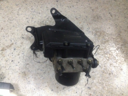 ปั้ม ABS FORD ESCAPE 3.0 เก่าญี่ปุ่นสภาพดี