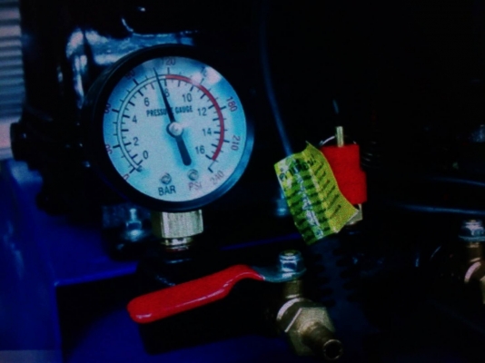 ขายปั๊มลมลูกสูบยี่ห้อ ไทรตัน 3แรง ถัง 100ลิตร ไฟ 230V/50Hz