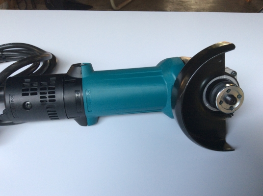 ----เจียรมือ Makita 4 นิ้ว 720 W--- ----เจียรมือ Makita 4 นิ้ว 720 W---