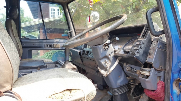 ขาย 6 ล้อดั้ม ISUZU FRR32F ยาง 825/16 เครื่อง 6HE1 195 แรงม้า คัสซีสวย เบรคทิฟฟี่ พาวเวอร์ แอร์เย็น ทะเบียนเต็มพร้อมโอนครับ