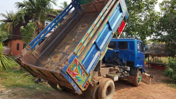 ขาย 6 ล้อดั้ม ISUZU FRR32F ยาง 825/16 เครื่อง 6HE1 195 แรงม้า คัสซีสวย เบรคทิฟฟี่ พาวเวอร์ แอร์เย็น ทะเบียนเต็มพร้อมโอนครับ