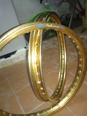 ล้อ 2 ล้อ สีทอง  Japan