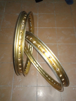 ล้อ 2 ล้อ สีทอง  Japan