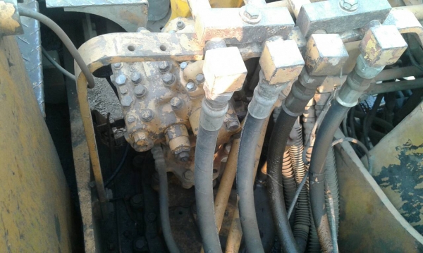 ขายรถขุด KOMATSU PC120-1 รถเก่านอก ใช้งาน 1 ปี มีทะเบียน ขายราคา 550,000 บาท ขายรถขุด KOMATSU PC120-1 รถเก่านอก ใช้งาน 1 ปี มีทะเบียน ขายราคา 550,000 บาท