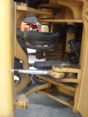 รถตัดล้อยาง L 40