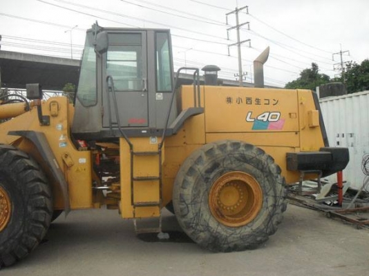 รถตัดล้อยาง L 40