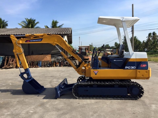รถขุด KOMATSU PC30-6 ทำสีใหม่ นำเข้า มือสองญี่ปุ่น
