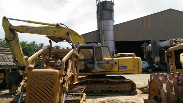 ขายรถแบคโฮ ยี่ห้อ SUMITOMO (รถไม่มีทะเบียน) สนใจติดต่อ 089-6551506