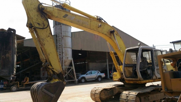 ขายรถแบคโฮ ยี่ห้อ SUMITOMO (รถไม่มีทะเบียน) สนใจติดต่อ 089-6551506