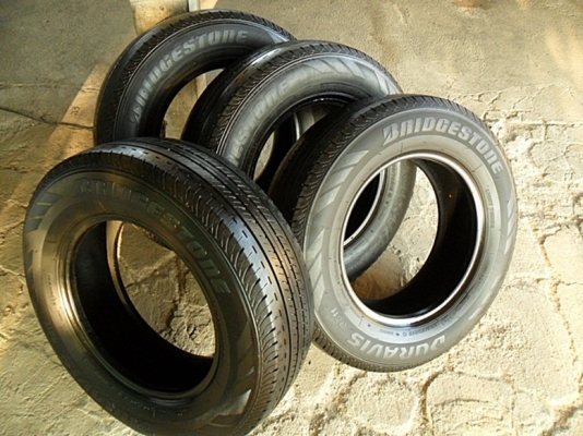 ยางกระบะขอบ15 บริดสโตน205-70-R15 ลงพื้นปลายปี13 (4เส้น2,800)