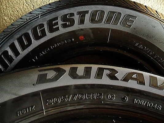 ยางกระบะขอบ15 บริดสโตน205-70-R15 ลงพื้นปลายปี13 (4เส้น2,800)