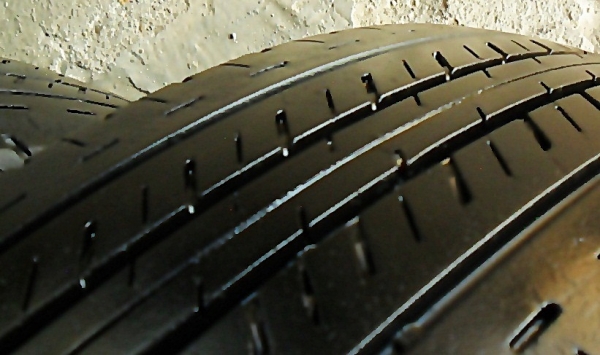 ยางกระบะขอบ15 บริดสโตน205-70-R15 ลงพื้นปลายปี13 (4เส้น2,800)