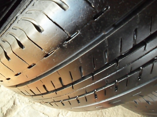 ยางกระบะขอบ15 บริดสโตน215-70-R15 ลงพื้นปี15 (4เส้น3,900)