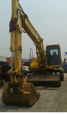 รถขุดล้อยางพร้อมใบมีดดันดินรถนอกญี่ปุ่นยังไม่เคยใช้ในไทย รุ่นPW130ES-6K โทร.ตู่ :0819153830 รถขุดล้อยางพร้อมใบมีดดันดินรถนอกญี่ปุ่นยังไม่เคยใช้ในไทย รุ่นPW130ES-6K โทร.ตู่ :0819153830