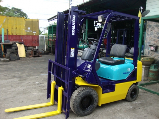 +++ ขายโฟล์คลิฟท์  KOMATSU FG15-16  ขนาด  1.5  ตัน  เครื่องยนต์เบนซิน  เสา  3 เมตร  เกียร์ออดตเมติค  ยางลม