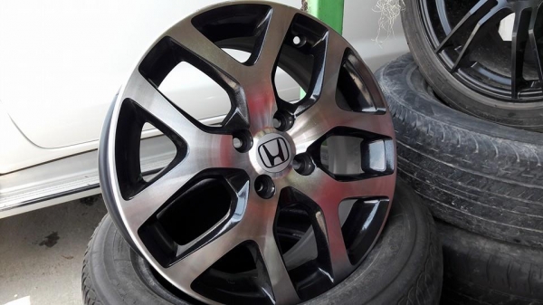 ขายล้อแม็ก honda city ลายเขากวาง 16" สนใจติดต่อ ตาเล็ก ล้อและยางครับ 081-3747940