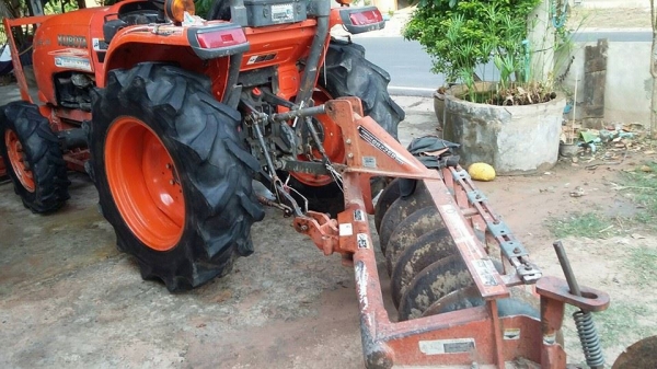 ขายรถไถ KUBOTA L3608 รถสวยสภาพดี อุปกรณ์ครบ ดันหน้า ผานหลัง เอกสารพร้อมโอน สนใจโทร 090-8588220คุณนะ 093-3258446คุณบิว หรือเข้าดูสินค้าอื่นๆได้ที่ www.narong2truck.com หรือ www.truck.in.th/498 หรือเพจFacebook ณรงค์ ซื้อขายรถมือสอง (เว็บไซต์ส่วนตัว) หรือFac