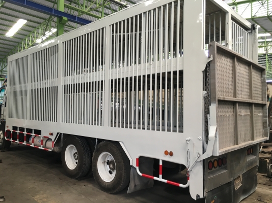 รถบรรทุกสุกร2ชั้นเครื่อง195พื้นสเตนเลส