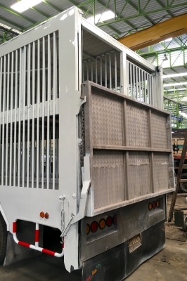 รถบรรทุกสุกร2ชั้นเครื่อง195พื้นสเตนเลส
