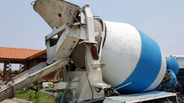 ขาย รถโม่ปูน แบบโม่โซ่ 5 คิว UD 2 เพลา เครื่อง V8 280 แรงม้า เกียร์ใหญ่ คัสซีสวยตลอดเส้น รถใช้งานอยู่ประจำ เอกสารเล่มทะเบียนพร้อมโอน