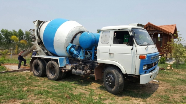 ขาย รถโม่ปูน แบบโม่โซ่ 5 คิว UD 2 เพลา เครื่อง V8 280 แรงม้า เกียร์ใหญ่ คัสซีสวยตลอดเส้น รถใช้งานอยู่ประจำ เอกสารเล่มทะเบียนพร้อมโอน