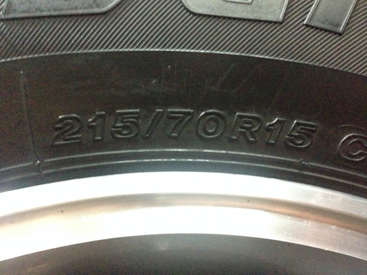 แม็ก โตโยต้า วีโก้ พร้อมยาง มิชลิน 215-70-15 แม็ก โตโยต้า วีโก้ พร้อมยาง มิชลิน 215-70-15