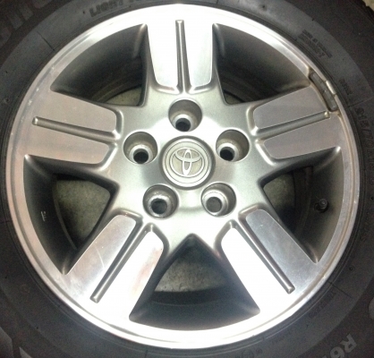 แม็ก โตโยต้า วีโก้ พร้อมยาง มิชลิน 215-70-15 แม็ก โตโยต้า วีโก้ พร้อมยาง มิชลิน 215-70-15