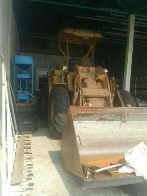 ขายด่วนครับ รถตักล้อยาง CAT 922 รถสวยพร้อมใช้งาน มี 2 คัน เลี้ยวล้อหลัง ครับ