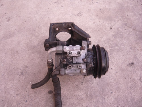 ขายคอมแอร์พร้อมขาใส่เครื่องโตโยต้า 3k-5k