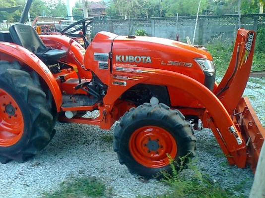 ขายด่วนรถไถคูโบต้า L3608 พร้อมใบมีดดันหน้าตราช้าง แลโรตารี่
