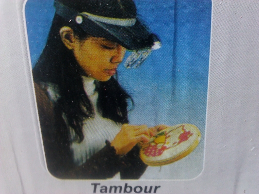 ลดราคาแว่นขยายสวมหัวมีไฟช่วยส่อง มีชุดแว่นขยายถึง 4 ขนาดมองเห็นชัดขึ้น