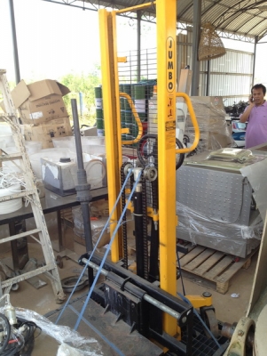 ขาย แฮนลิฟ ยี่ห้อ JUMBO ขนาด 600 kg. สูง 1.6 เมตร สภาพสวย ใช้งานได้