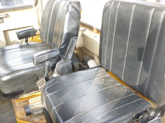 รถตักล้อยาง WA100-1 KOMATSU รถนอกนำเข้า เครื่องเต็ม ไฟเต็ม แอร์เย็น ใช้งานน้อย 1890 ชม. มาถึงไทยแล้วครับ เชิญมาทดสอบได้แล้ว ราคาถูกครับ ติดต่อ มานะ 085-9049669