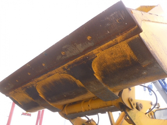 รถตักล้อยาง WA100-1 KOMATSU รถนอกนำเข้า เครื่องเต็ม ไฟเต็ม แอร์เย็น ใช้งานน้อย 1890 ชม. มาถึงไทยแล้วครับ เชิญมาทดสอบได้แล้ว ราคาถูกครับ ติดต่อ มานะ 085-9049669