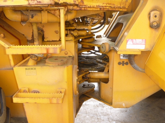 รถตักล้อยาง WA100-1 KOMATSU รถนอกนำเข้า เครื่องเต็ม ไฟเต็ม แอร์เย็น ใช้งานน้อย 1890 ชม. มาถึงไทยแล้วครับ เชิญมาทดสอบได้แล้ว ราคาถูกครับ ติดต่อ มานะ 085-9049669