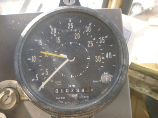 รถตักล้อยาง WA100-1 KOMATSU รถนอกนำเข้า เครื่องเต็ม ไฟเต็ม แอร์เย็น ใช้งานน้อย 1890 ชม. มาถึงไทยแล้วครับ เชิญมาทดสอบได้แล้ว ราคาถูกครับ ติดต่อ มานะ 085-9049669