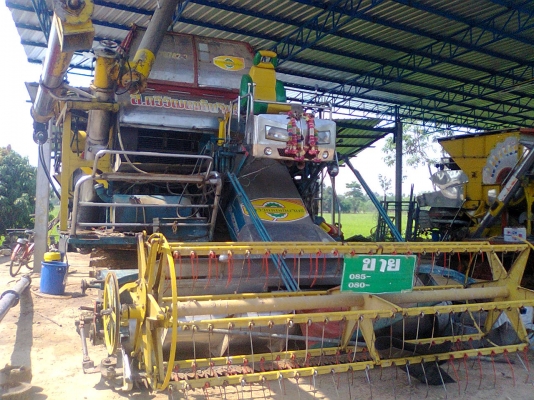 ขายรถเกี่ยวข้าว ส.ทวีวัฒนาอุ้ม