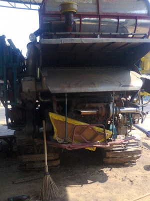 ขายรถเกี่ยวข้าว ส.ทวีวัฒนาอุ้ม