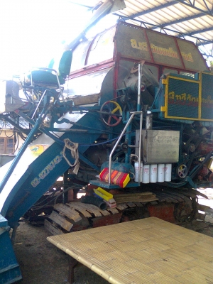 ขายรถเกี่ยวข้าว ส.ทวีวัฒนาอุ้ม