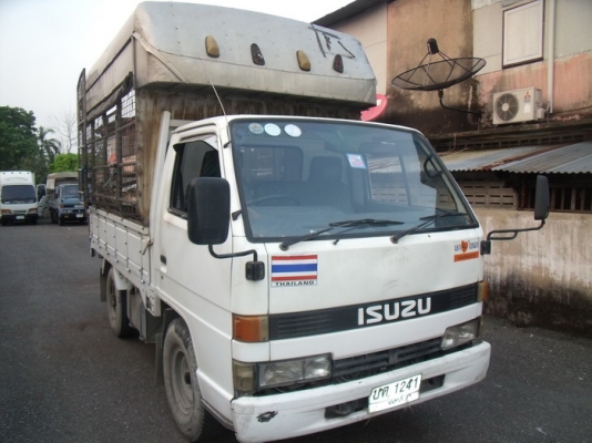 ขาย Isuzu NKR 4ล้อ หัวปี๊บ ไม่ติดเวลา  ปี03.