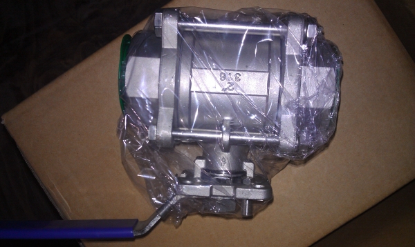 Three-piece model female ball valve Locking